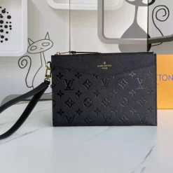 M68705  handbag 23.0x 16.0x 2.0 cm