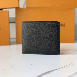 M58189 wallet 11.5 x 9 x 1.5 cm