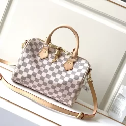 White Squares& Beige Lining