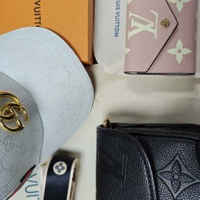 3 colors Woman's Handbag  25.0× 9.0×15.0cm photo review