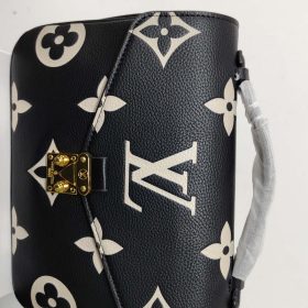 4 colors Woman's Handbag 25 x 19 x 7cm photo review