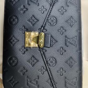 4 colors Woman's Handbag 25 x 19 x 7cm photo review