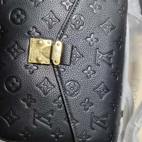 4 colors Woman's Handbag 25 x 19 x 7cm photo review