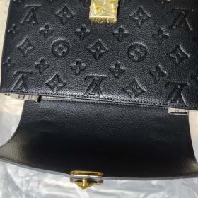4 colors Woman's Handbag 25 x 19 x 7cm photo review
