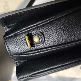 4 colors Woman's Handbag 25 x 19 x 7cm photo review
