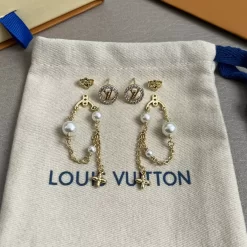 Classic Diamonds Pearls Earrings ED-518053