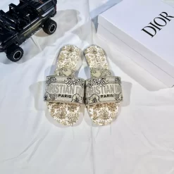 Classical High Quality Embroidery Slippers LX-672003