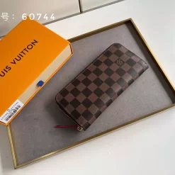 Brown Squares&Red Lining