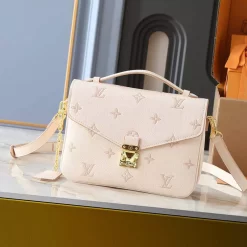 25x19x7cm Leather Woman's Handbag with straps BB-150209