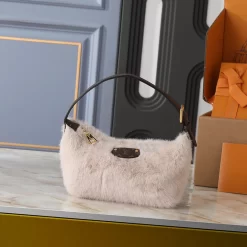 18.5x11x6.5cm Fluffy Handbag with Adjustable Strap BB-120353