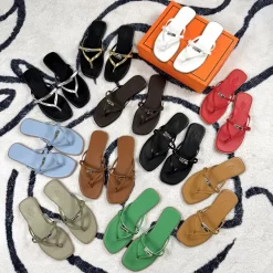 16Colors Genuine Leather 1cm Heel Flip-flops LX-669061